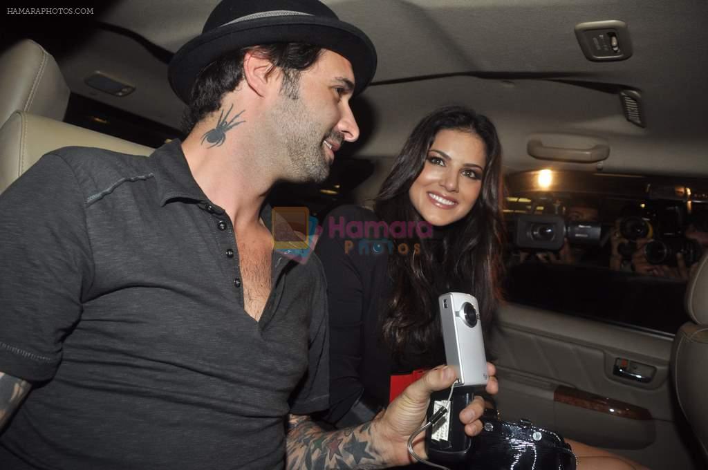 Sunny Leone snapped at airport in Mumbai on 28th July 2012
