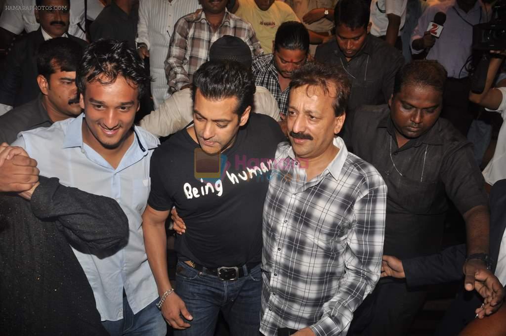 Salman Khan at Baba Siddique's Iftar party in Taj Land's End,Mumbai on 29th July 2012