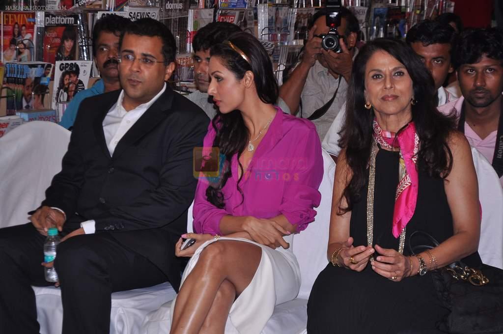 Malaika Arora Khan,Shobha De,Chetan Bhagat at Mercedez Benz magazine anniversary issue launch in Crossword,Mumbai on 30th July 2012