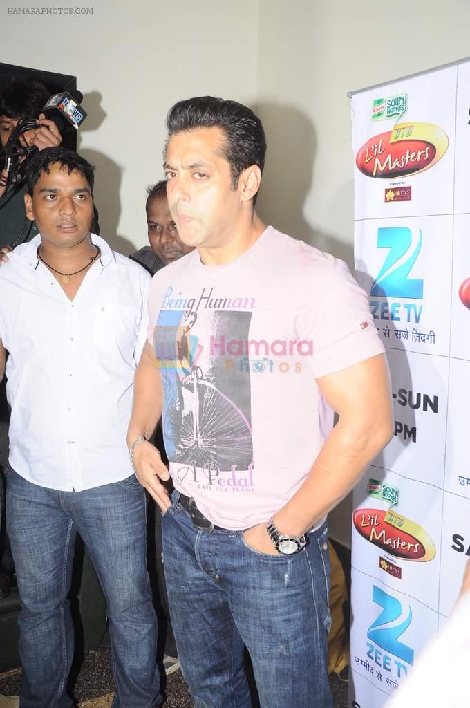 Salman Khan on the sets of Lil Masters in Famous,Mumbai on 30th July 2012