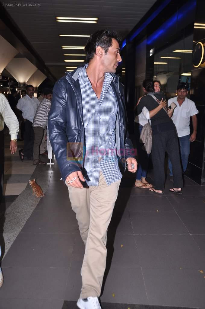 Arjun Rampal return from Holiday in Mumbai on 30th July 2012