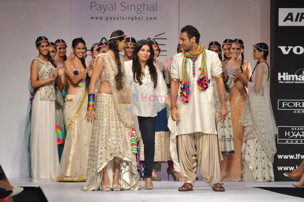 Shibani Dandekar,Puneet Pathak walk the ramp for nandita thirani and payal singhal show at Lakme Fashion Week Day 1 on 3rd Aug 2012