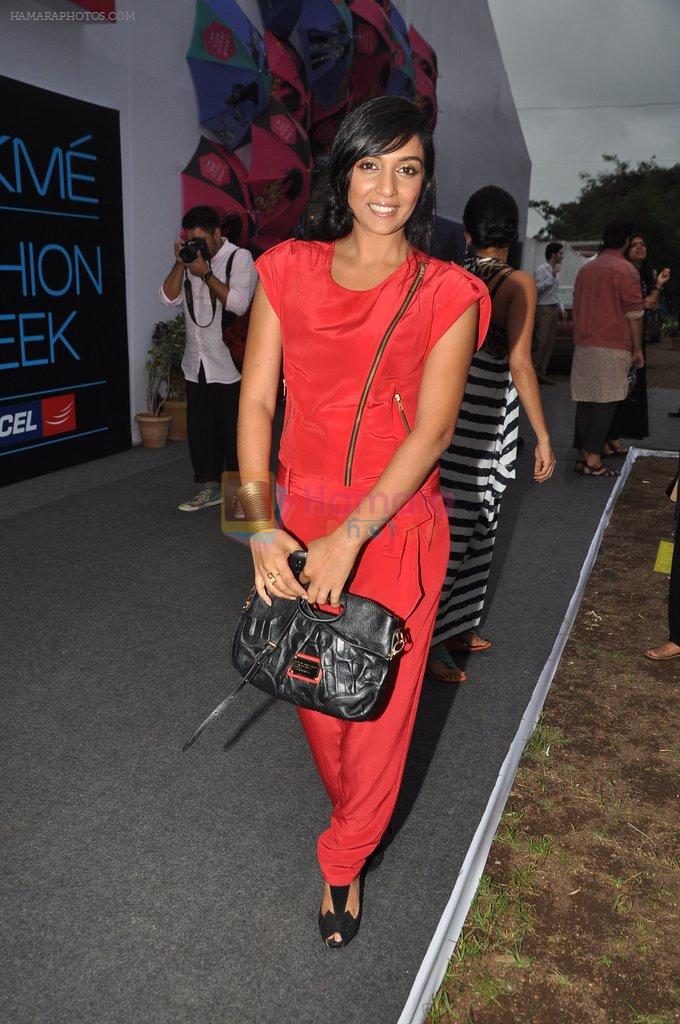 Shweta Salve at Anushka Khanna show at Lakme Fashion Week Day 1 on 3rd Aug 2012