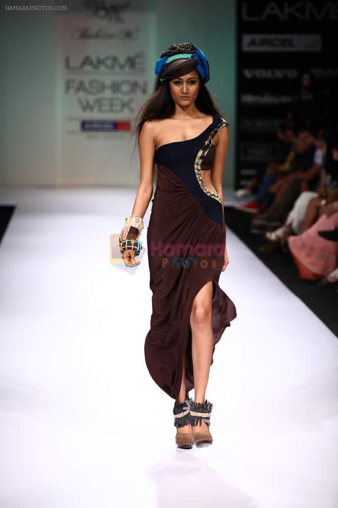 Model walk the ramp for Babita Malkani show at Lakme Fashion Week Day 2 on 4th Aug 2012