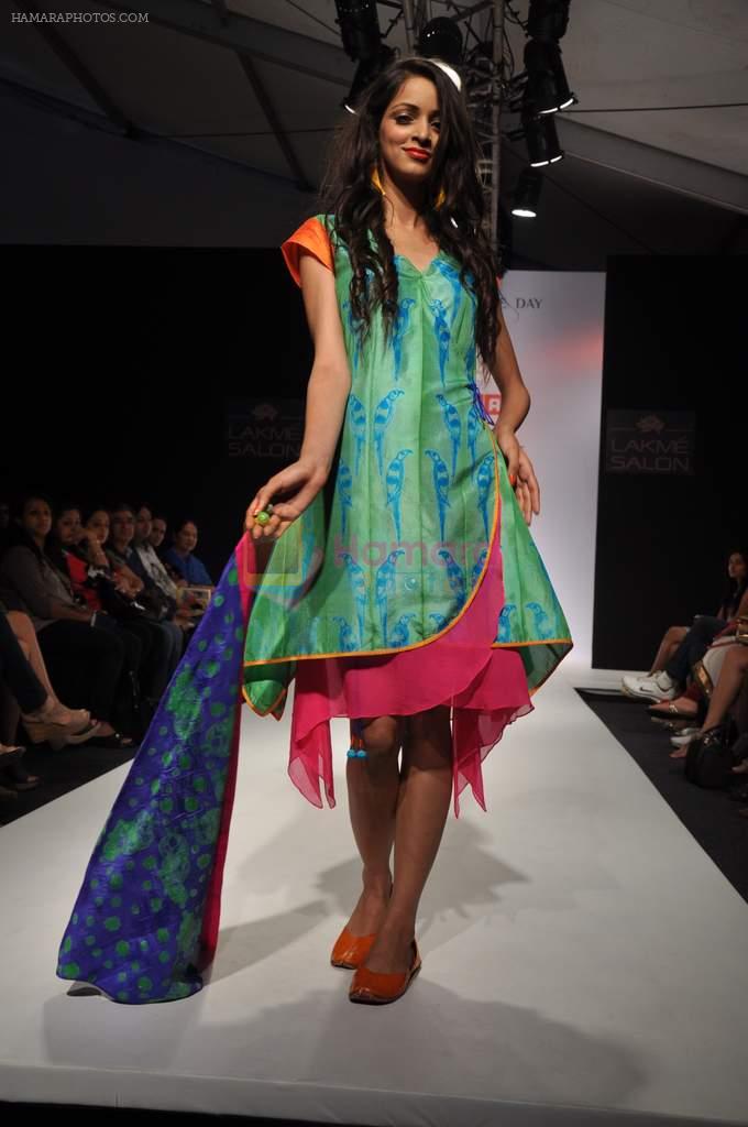 Model walk the ramp for Talent Box Swati Jain and Rivaayat show at Lakme Fashion Week Day 3 on 5th Aug 2012