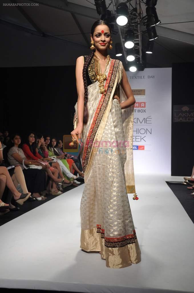 Model walk the ramp for Talent Box Swati Jain and Rivaayat show at Lakme Fashion Week Day 3 on 5th Aug 2012