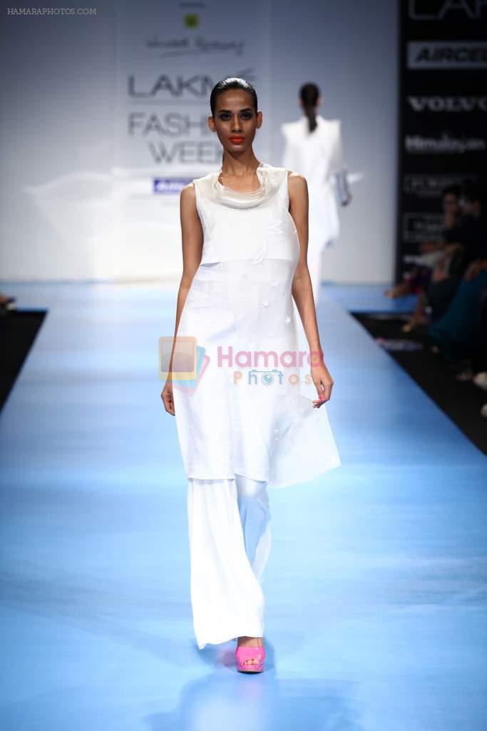 Model walk the ramp for Wendell Rodericks show at Lakme Fashion Week Day 2 on 4th Aug 2012