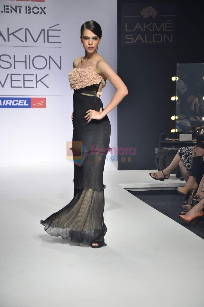 Model walk the ramp for Sonakshi Raaj Talent Box show at Lakme Fashion Week Day 2 on 4th Aug 2012