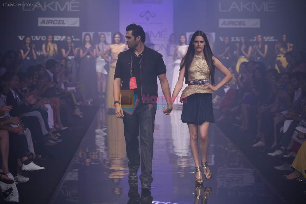 Model walk the ramp for Shivan & Narresh,Swapnil Shinde show at Lakme Fashion Week Day 4 on 6th Aug 2012