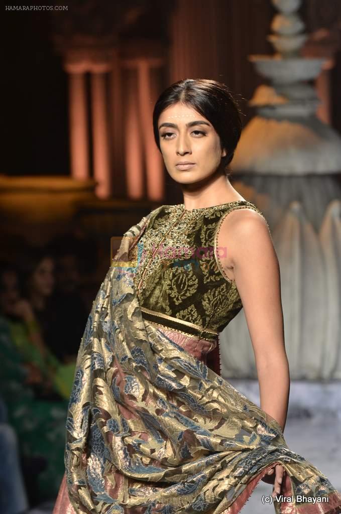 Model walk the ramp fo JJ Valaya Show at PCJ Delhi Couture Week day 1 on 8th Aug 2012