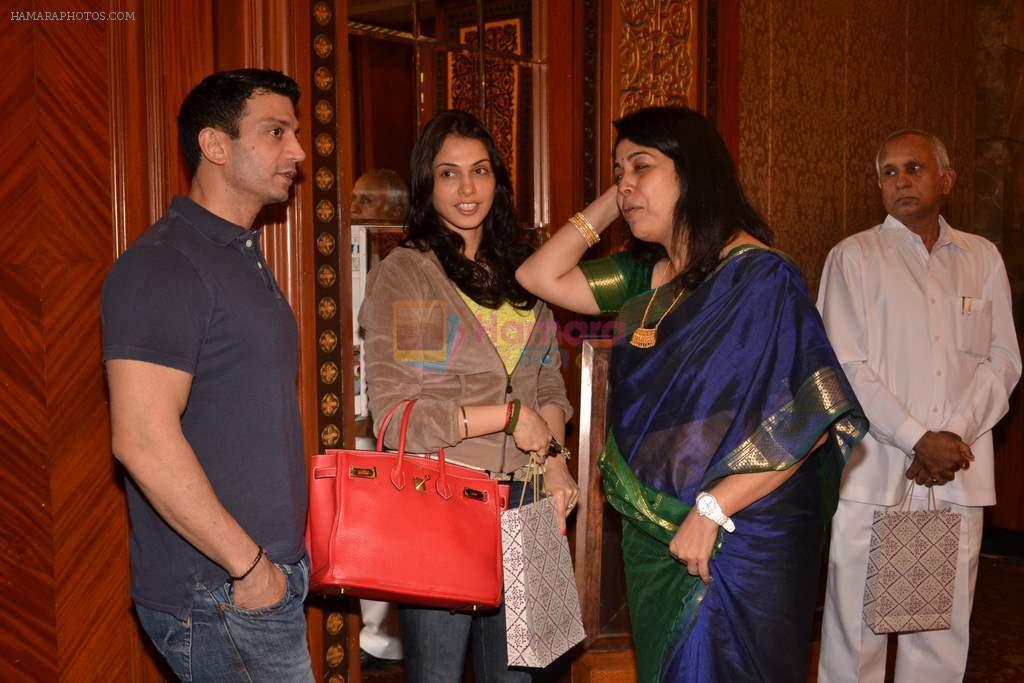 Isha Koppikar at the dinner and soul healing session hosted by Master Sha  in Mumbai on 9th Aug 2012