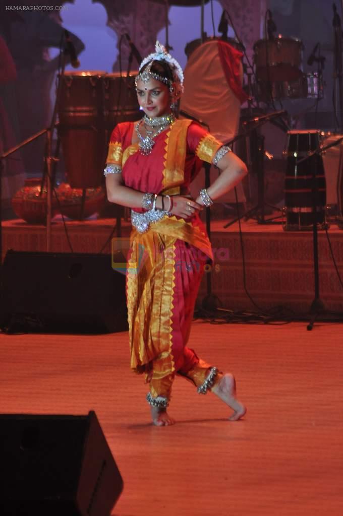 Esha Deol at Dahi Handi events in Mumbai on 10th Aug 2012