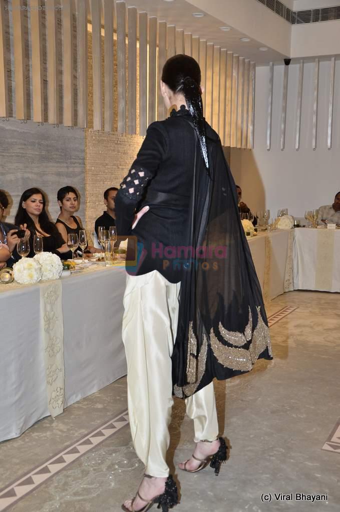 Model walk the ramp for Anamika Khanna show at PCJ Delhi Couture Week on 9th Aug 2012