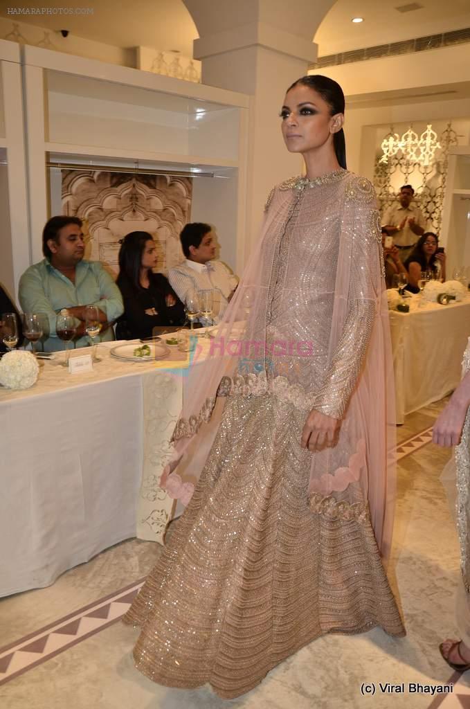 Model walk the ramp for Anamika Khanna show at PCJ Delhi Couture Week on 9th Aug 2012