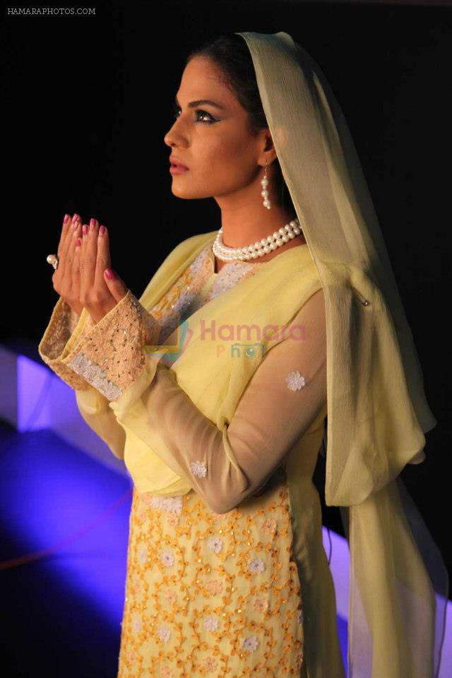 Veena Malik at Hero TV Astagfar show