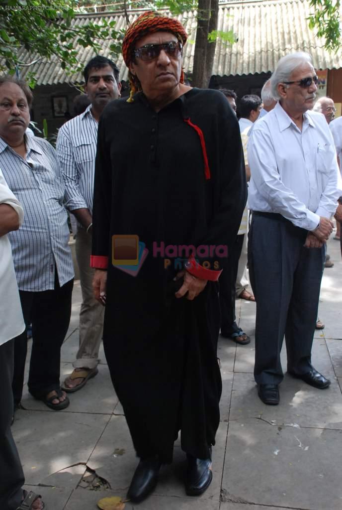 Ranjeet at Ashok Mehta's funeral in Mumbai on 17th Aug 2012