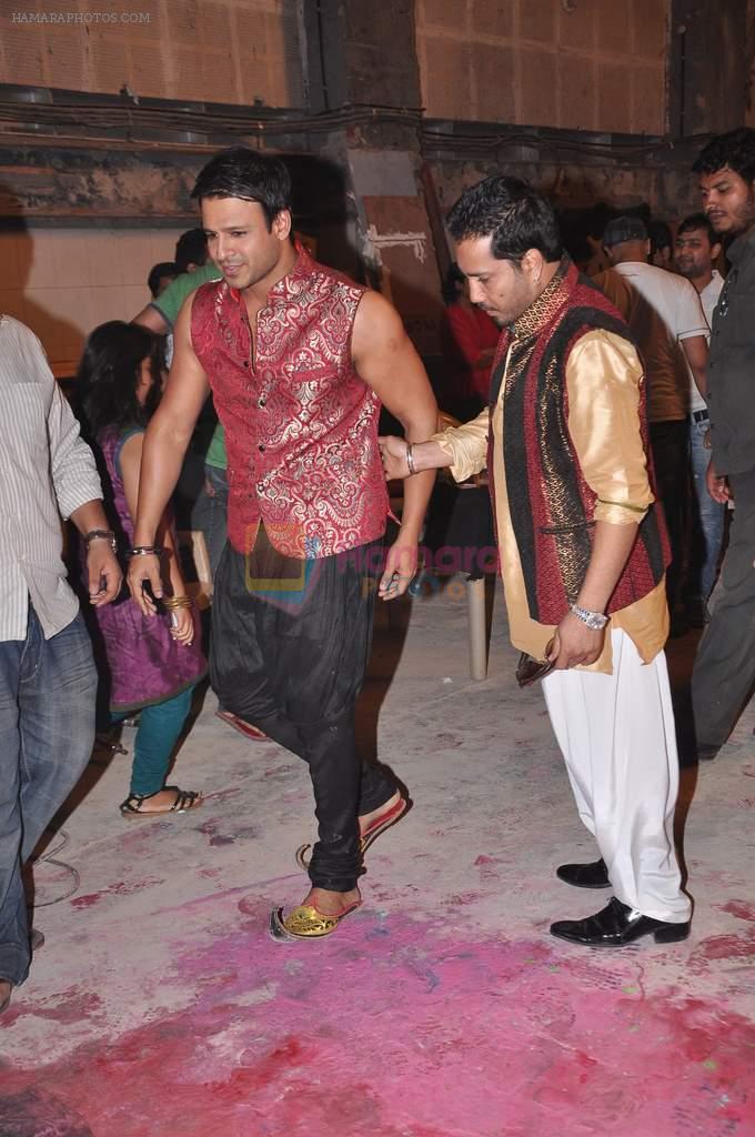 Vivek Oberoi, Mika Singh on the sets of Kismat Love Paisa Dili in Filmcity,Mumbai on 17th Aug 2012