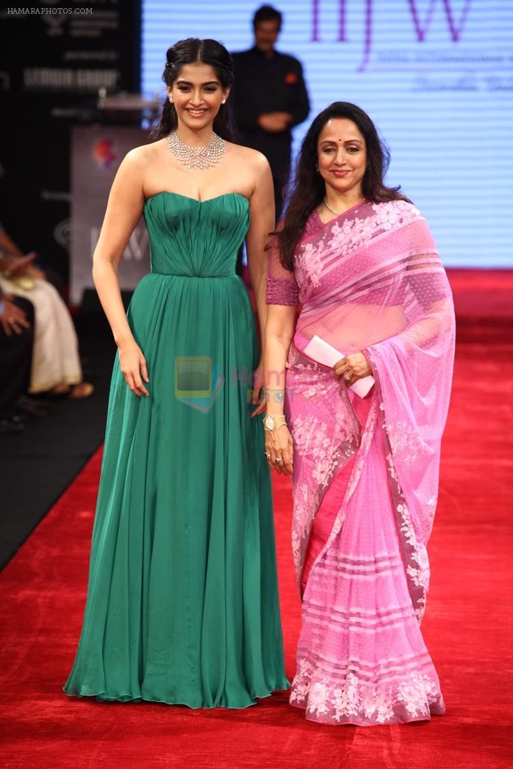 Sonam Kapoor and Hema Malini at the IIJW Inauguration