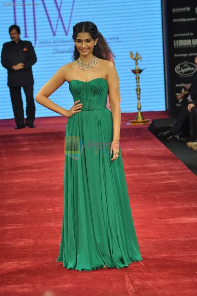 Sonam Kapoor at the India International Jewellery Week 2012 Day 1 on 19th Aug 2012