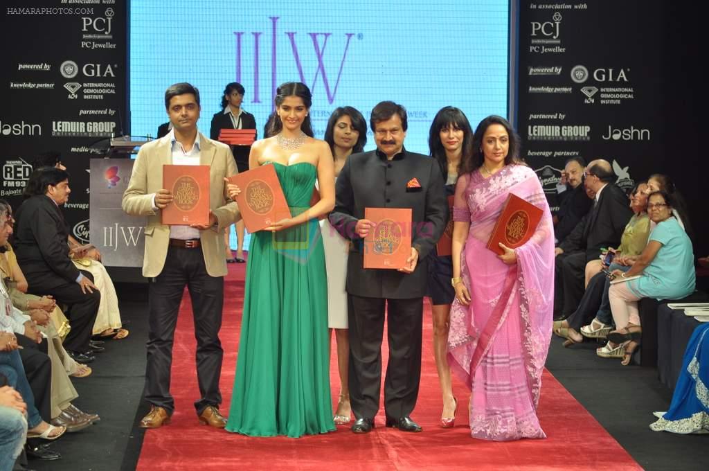 Sonam Kapoor, Hema Malini at the India International Jewellery Week 2012 Day 1 on 19th Aug 2012