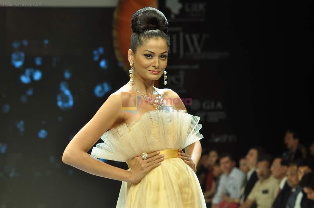 Model walks the ramp for Dynamic International Show at IIJW Day 1 on 19th Aug 2012
