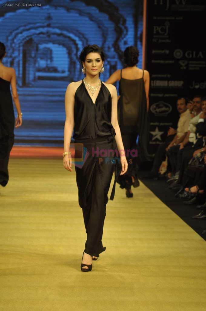 Model walks the ramp for Ganjam Show at IIJW Day 1 on 19th Aug 2012