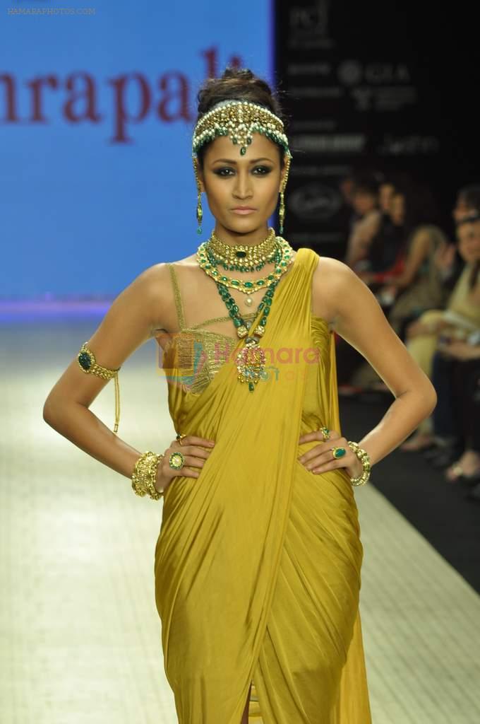 Model walks the ramp for Amrapali Jewels Pvt Ltd at IIJW Day 1 on 19th ...
