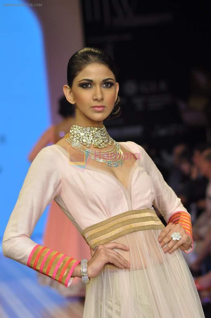Model walks the ramp for Anmol Jewels Show at IIJW Day 2 on 20th Aug 2012