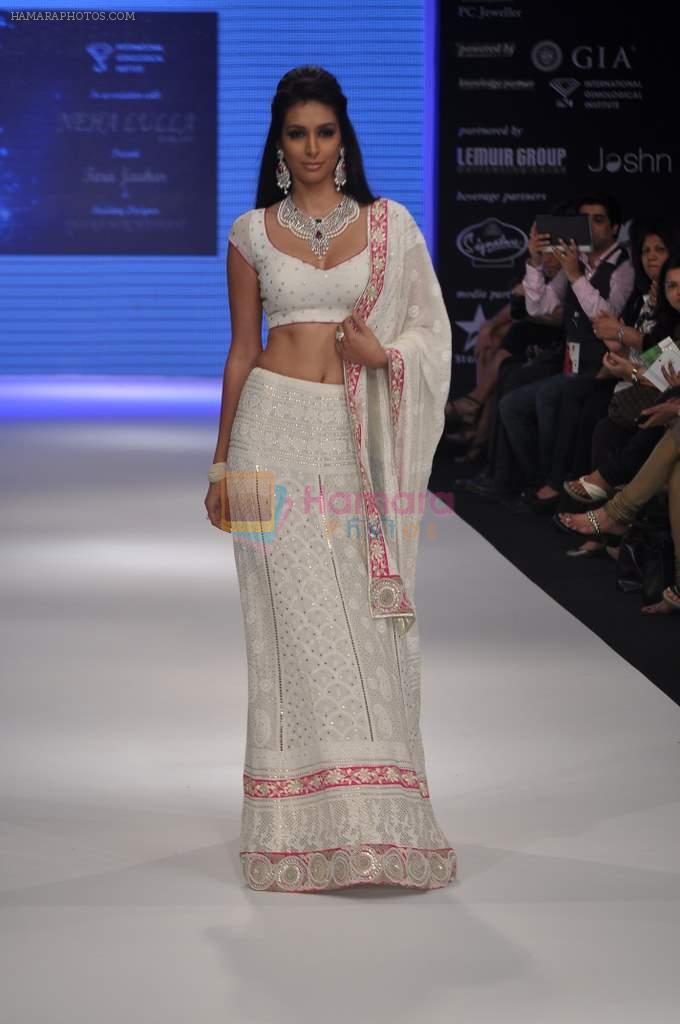 preeti Desai walks the ramp for  International Gemological Institute Show at IIJW Day 3 on 21st Aug 2012