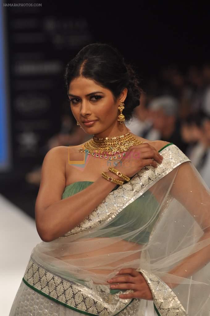 Model walks the ramp for Jewel Trendz Show at IIJW Day 3 on 21st Aug 2012