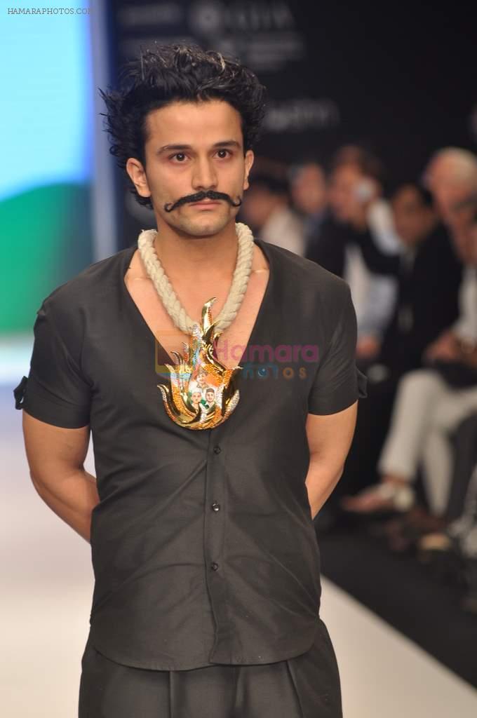 Model walks the ramp for Laksh pahuja Show at IIJW Day 3 on 21st Aug 2012
