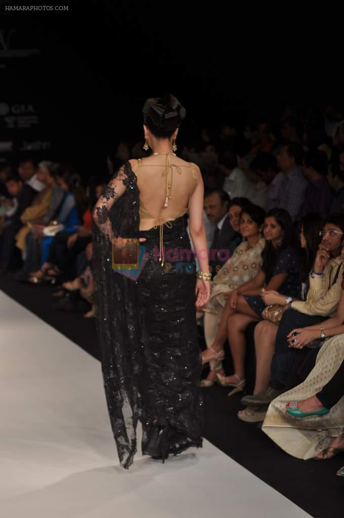 Model walks the ramp for Kays Jewel Show at IIJW Day 3 on 21st Aug 2012