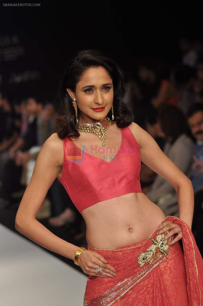 Model walks the ramp for Kashi Jeweller Show at IIJW Day 4 on 22nd Aug 2012