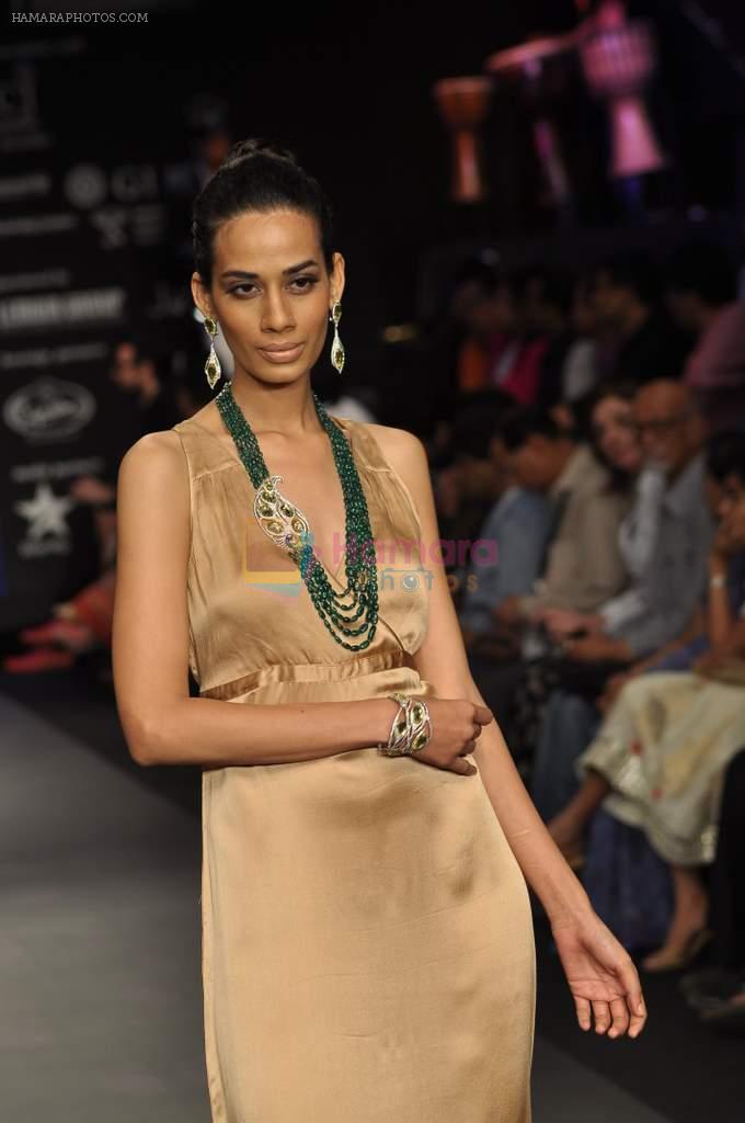 Model walks the ramp for Jewels Emporium Show at IIJW Day 4 on 22nd Aug 2012