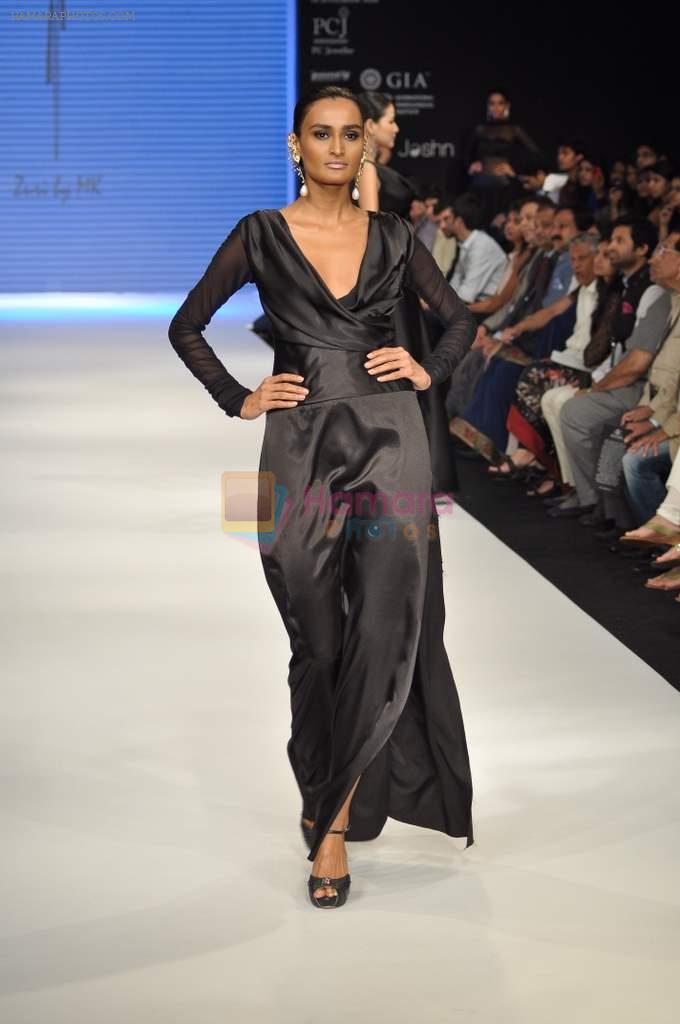 Model walks the ramp for Manish Khatter Show at IIJW Day 4 on 22nd Aug 2012