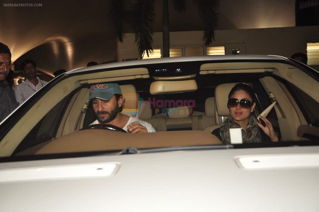 Saif Ali Khan,Kareena Kapoor return from Paris on 23rd Aug 2012