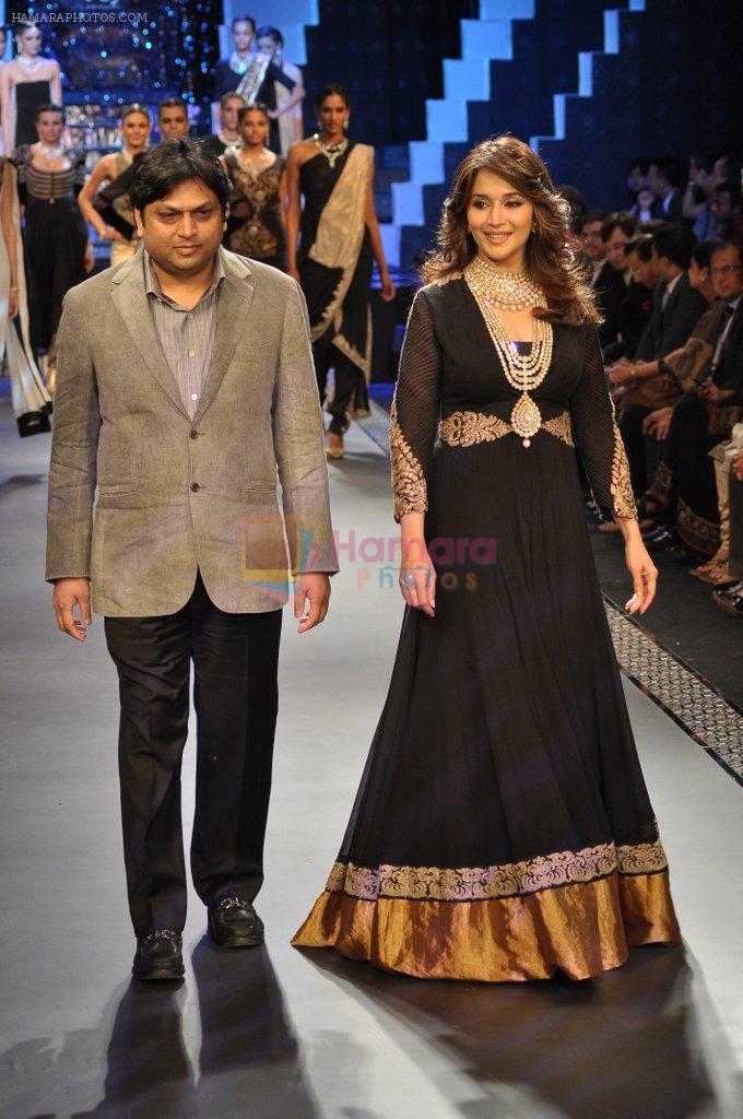 Madhuri Dixit walks the ramp for PC Jeweller Show at IIJW Day 5 Grand Finale on 23rd Aug 2012