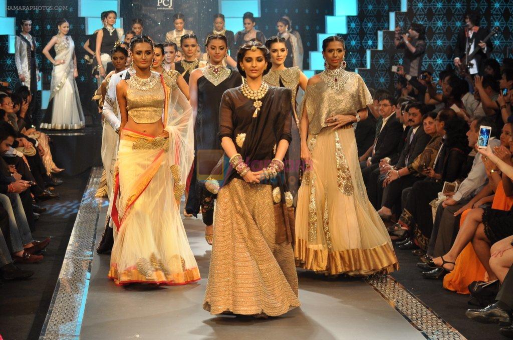Sonam Kapoor walks the ramp for PC Jeweller Show at IIJW Day 5 Grand Finale on 23rd Aug 2012