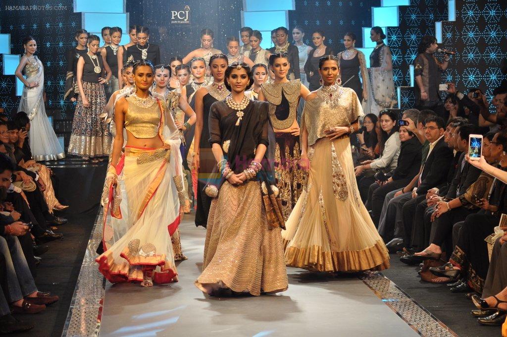 Sonam Kapoor walks the ramp for PC Jeweller Show at IIJW Day 5 Grand Finale on 23rd Aug 2012