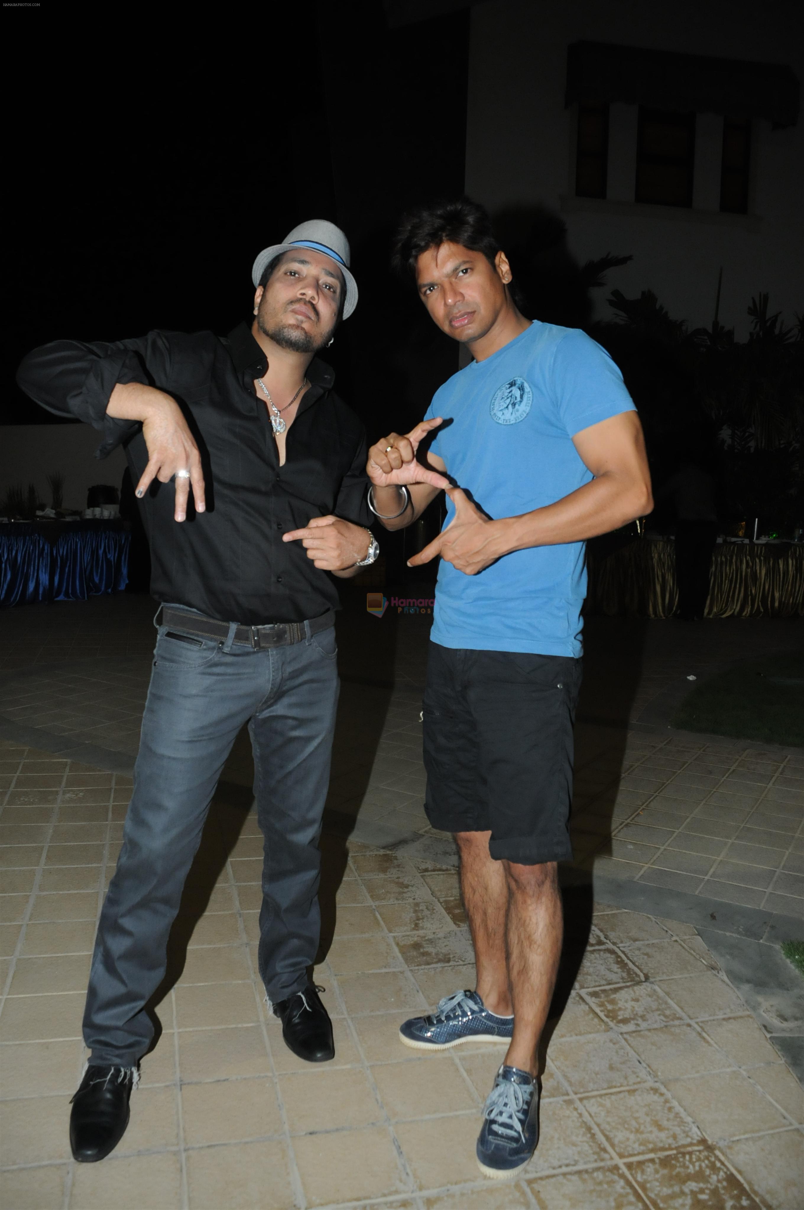 Mika and shaan at Pyaar Ka Bhopu song picturisation completion party on 27th Aug 2012