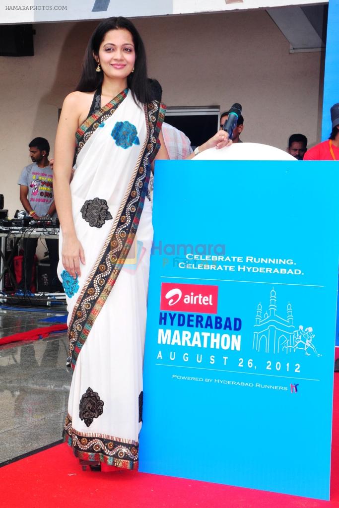 Sheena Chohan hosting the Hyderabad Marathon closing ceremony-2012- pic 2