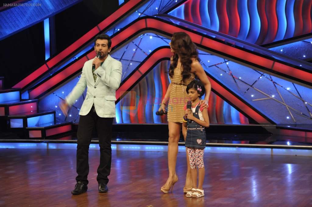 Bipasha Basu on the sets of Lil Masters in Famous Studio on 28th Aug 2012