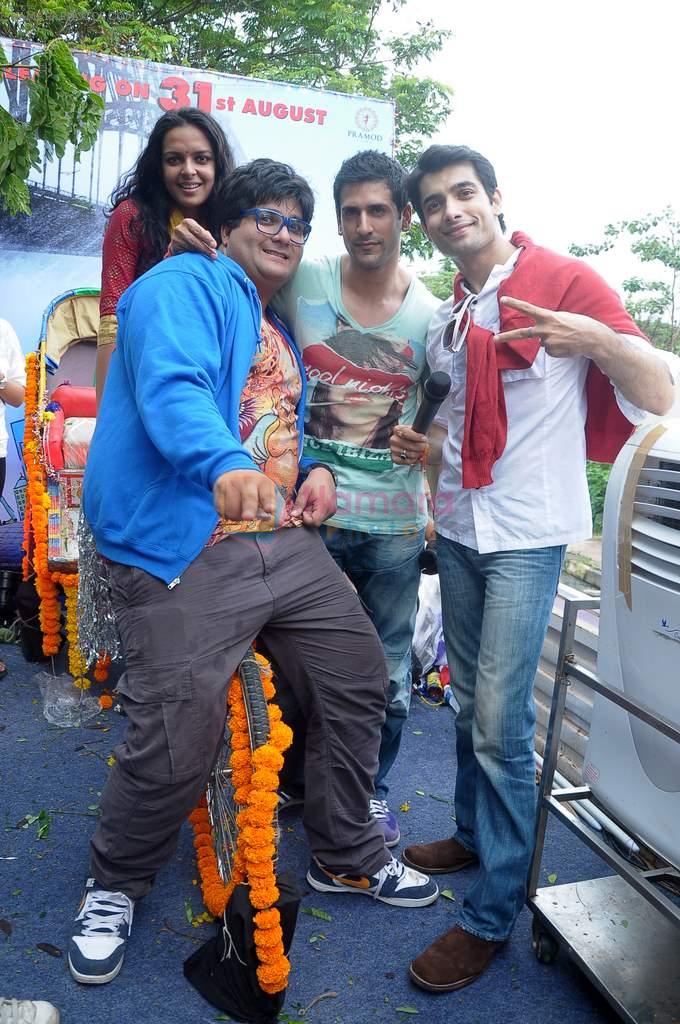 Prateek Chakravorty, Sharad Malhotra, Bidita Bag, Karan Sagoo at Sydney With Love film bus tour promotions in Mumbai on 31st Aug 2012