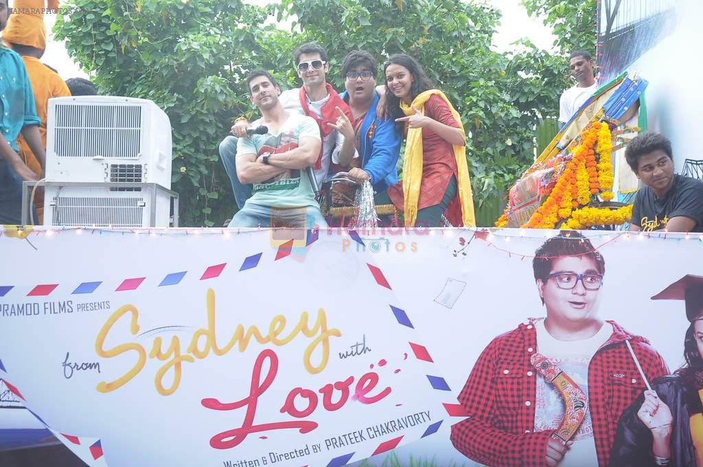 Prateek Chakravorty, Sharad Malhotra, Bidita Bag, Karan Sagoo at Sydney With Love film bus tour promotions in Mumbai on 31st Aug 2012