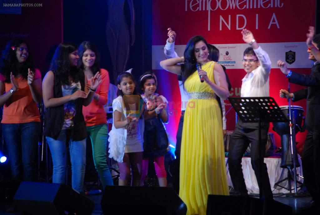 Akriti Kakkar live at Fempowerment Awards on 31st Aug 2012
