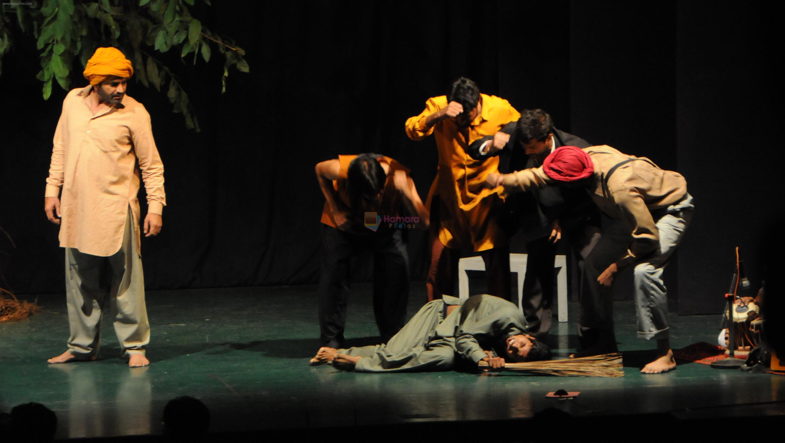 Raja Chaudhary in a play in and as sardar Manto's toba tek singh 