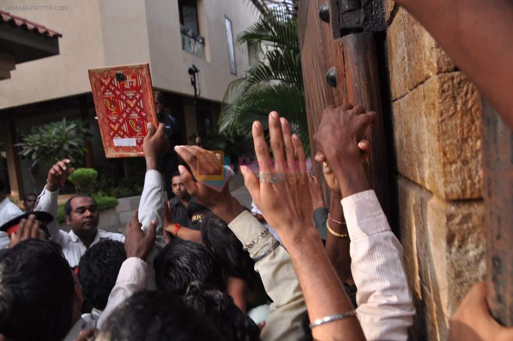 Amitabh Bachchan meets fans on 2nd Sept 2012