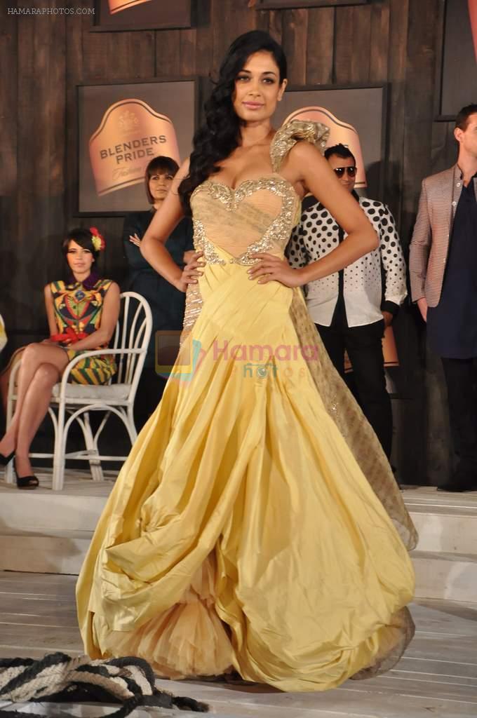 Sarah Jane Dias at Blenders Pride Fashion tour 2012 preview in Mehboob Studio on 2nd Sept 2012