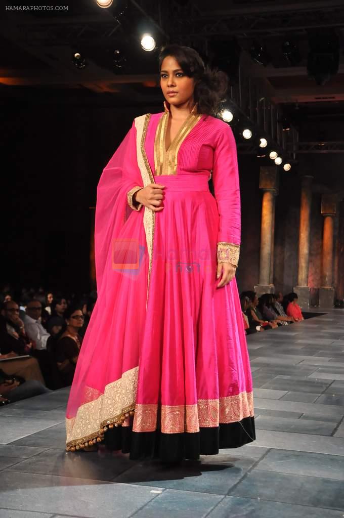 Shahana Goswami walks the ramp for Manish Malhotra Designs at Mijwan Sonnets in Fabric 2012 in Grand Hyatt, Mumbai on 3rd Sept 2012