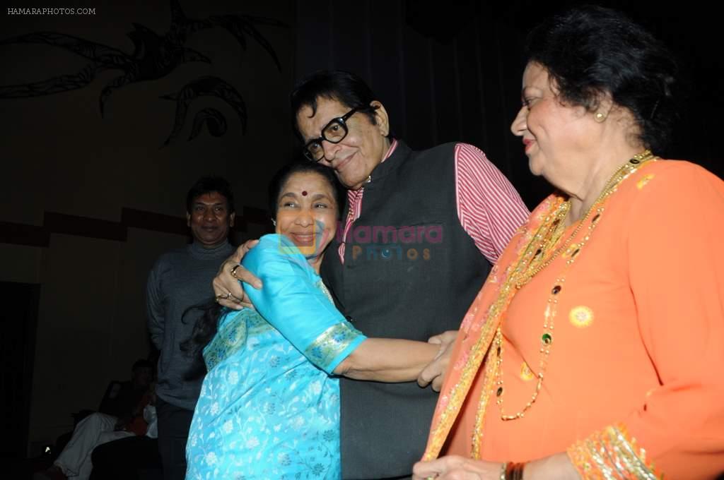 Asha Bhosle, Manoj Kumar at Asha Bhosle's 80 glorious years celebrations and her film Maii promotions in Mumbai on 5th Sept 2012